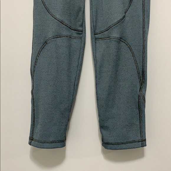 Theory Blue Crop Capri Leggings - Picture 4 of 6